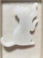 Broșă handmade Siluetă de Pisică din rășină - imagine 5