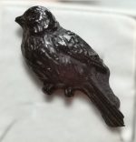 Broșă handmade „Pasăre Neagră” din rășină