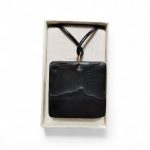 Colier handmade din rășină cu elemente botanice naturale presate - imagine 3